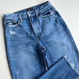 Abercrombie A&F Mom Jeans Sz 26 2R 100% Cotton Light Distressed Raw Hem